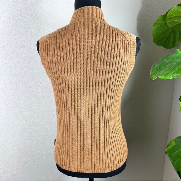 Woolrich Women’s Camel Knit Sleeveless Vest Full Zip, Floral Embroidery Medium - Picture 8 of 15